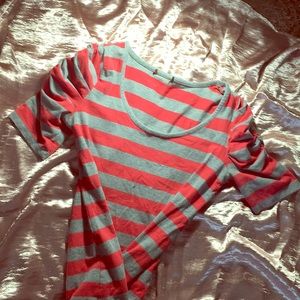 Shrug shoulder striped body on top